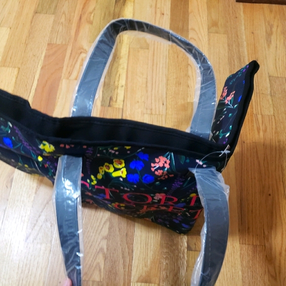 Victoria's secret floral weekender tote bag - Picture 5 of 6